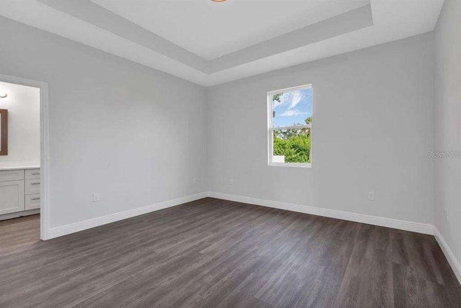 Spacious, unfurnished interior of a new home in , Port Charlotte (Image 7).