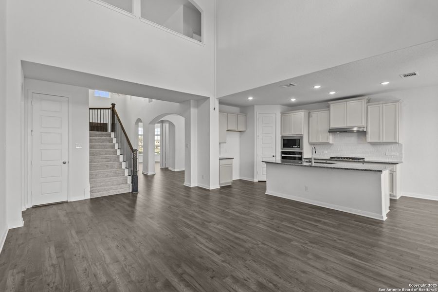 Spacious, unfurnished interior of a new home in Stillwater Ranch, San Antonio (Image 19). Spacious, unfurnished interior of a new home in Stillwater Ranch, San Antonio (Image 19).