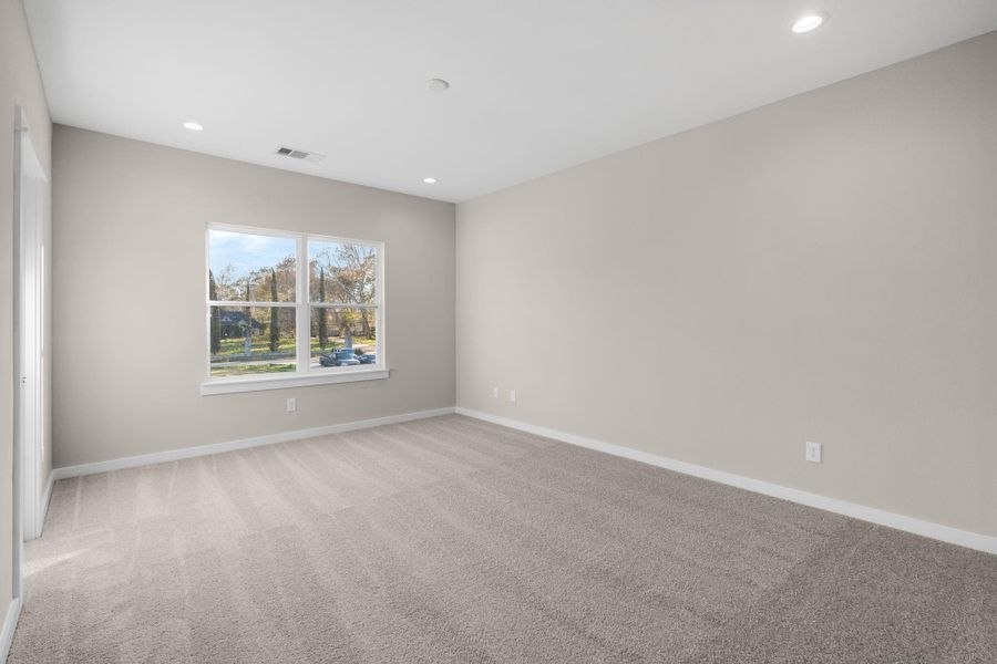 Spacious, unfurnished interior of a new home in , Houston (Image 32).