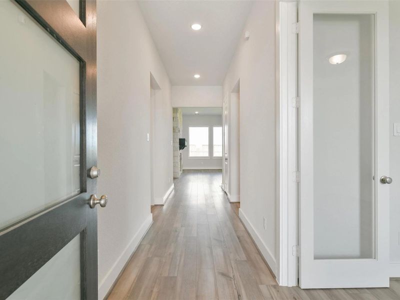 Spacious, unfurnished interior of a new home in Lago Mar, Texas City (Image 14). Spacious, unfurnished interior of a new home in Lago Mar, Texas City (Image 14).