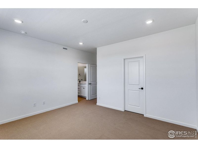 Spacious, unfurnished interior of a new home in , Berthoud (Image 26).