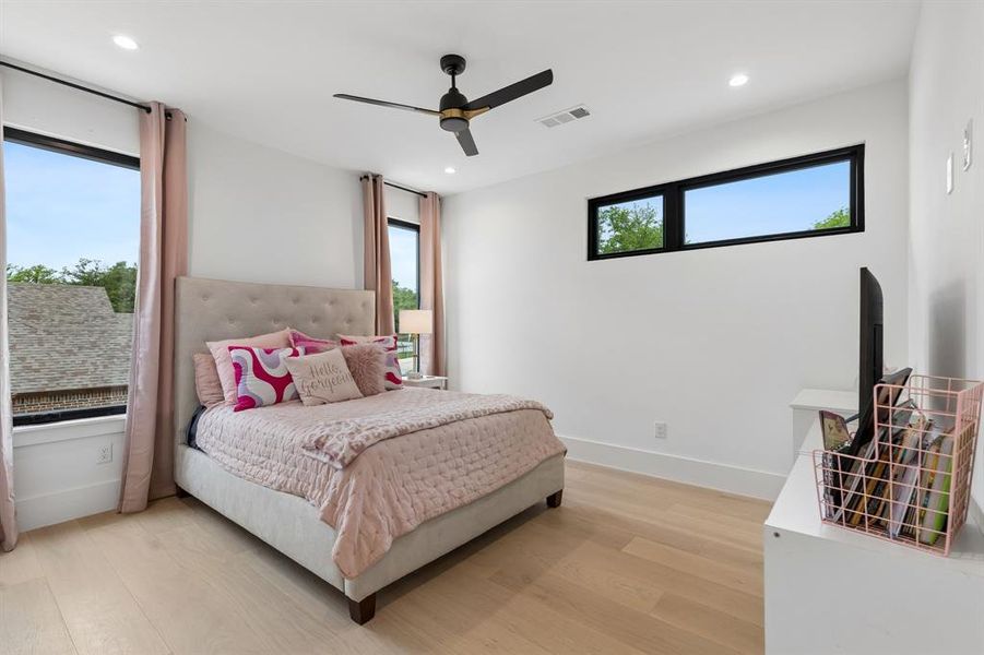 Furnished interior view inside a new home in , Colleyville (Image 30).