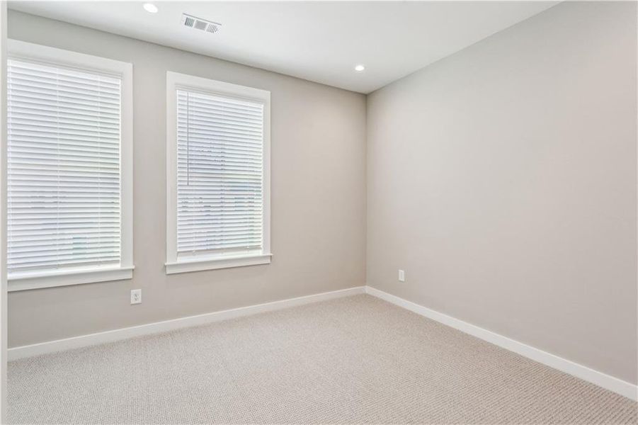Spacious, unfurnished interior of a new home in Avenue at Oakland City, Atlanta (Image 21).