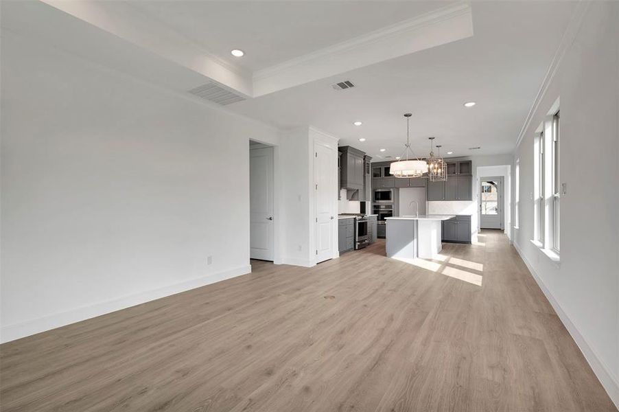 Spacious, unfurnished interior of a new home in Heath Golf & Yacht Villas, Heath (Image 21).