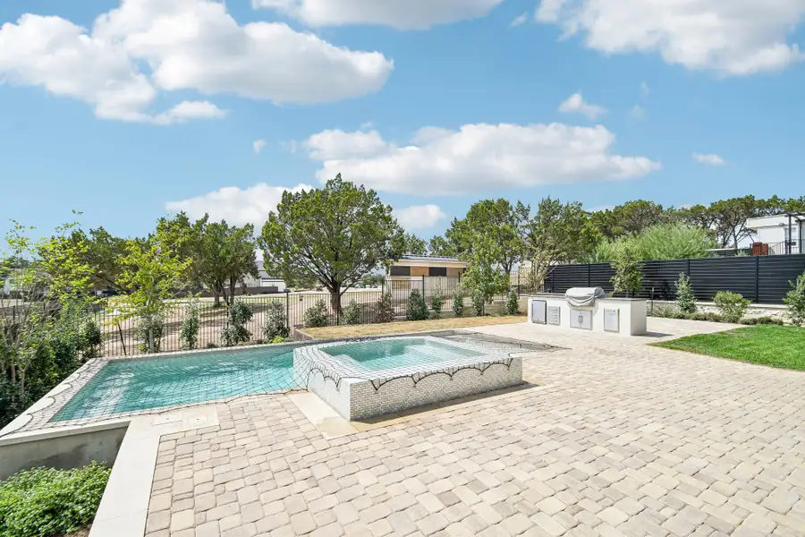 Community amenities in The Overlook at Westlake, Austin (Image 41).