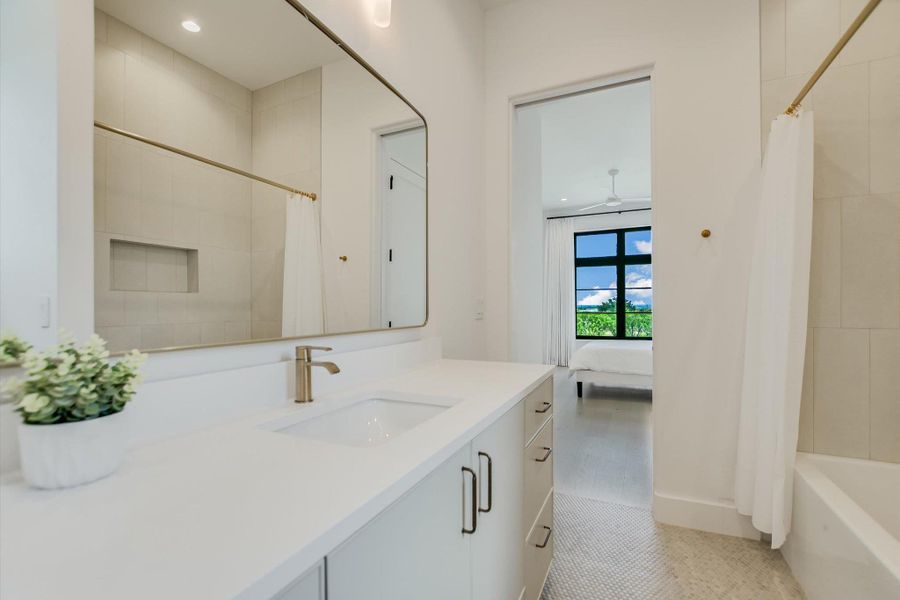 Furnished interior view inside a new home in , Horseshoe Bay (Image 18).