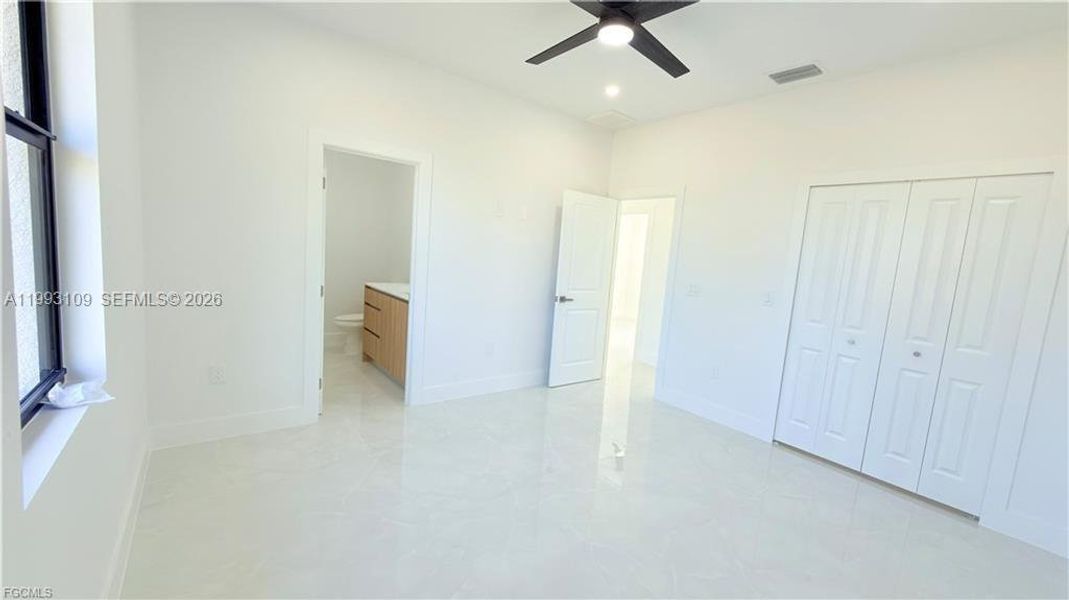 Spacious, unfurnished interior of a new home in , Fort Myers (Image 28).