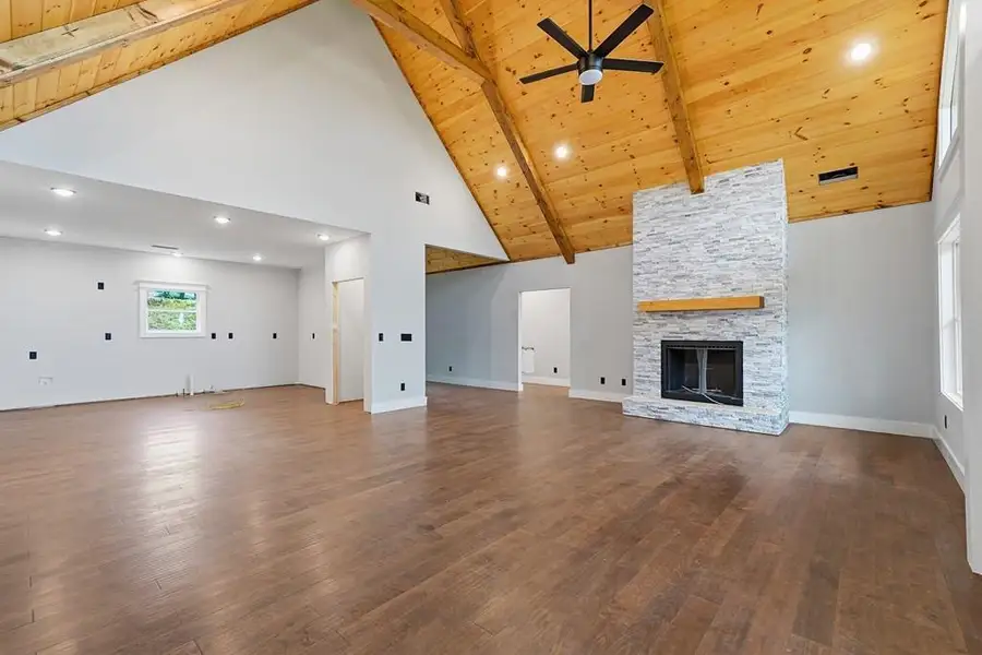 Spacious, unfurnished interior of a new home in , Ellijay (Image 4).