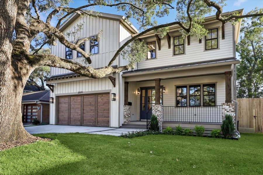 Exterior details and patio area of a home in , Houston (Image 25).