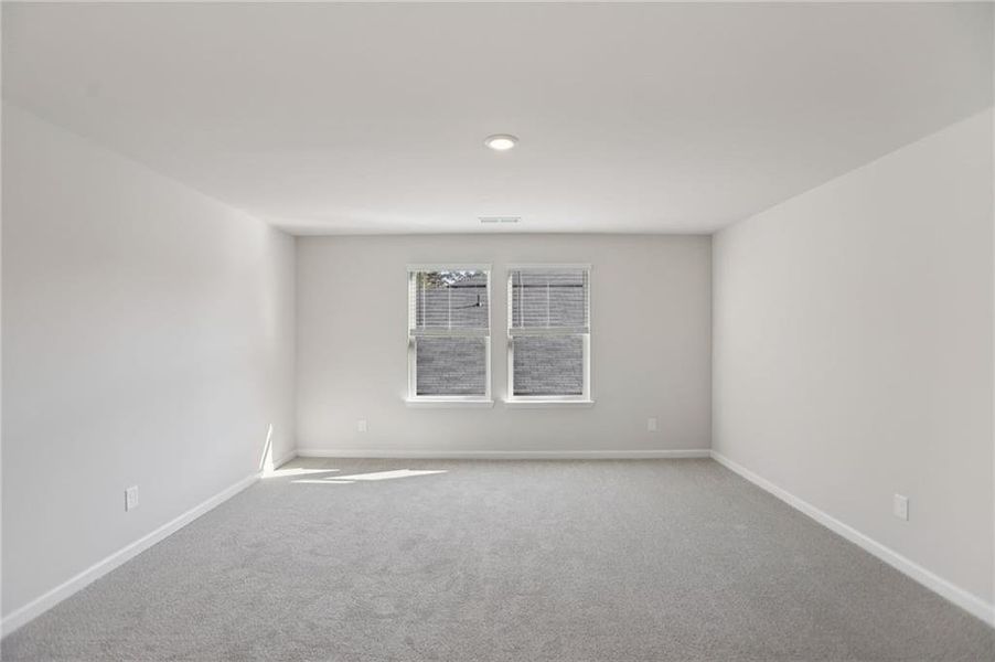 Spacious, unfurnished interior of a new home in Westmont Preserve, Powder Springs (Image 27).