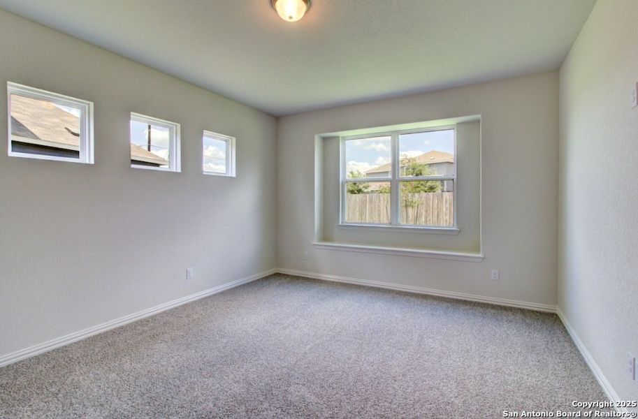 Spacious, unfurnished interior of a new home in Casinas at Gruene, New Braunfels (Image 13).