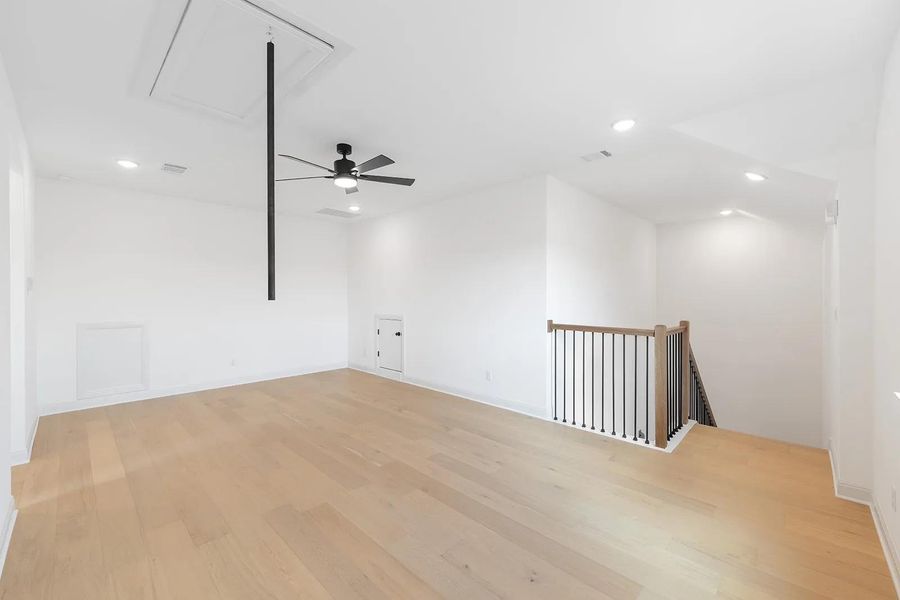 Spacious, unfurnished interior of a new home in Lariat - 70', Liberty Hill (Image 14).