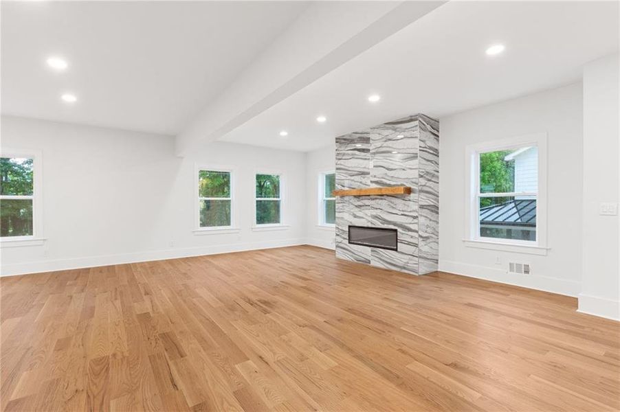Spacious, unfurnished interior of a new home in , Atlanta (Image 27).