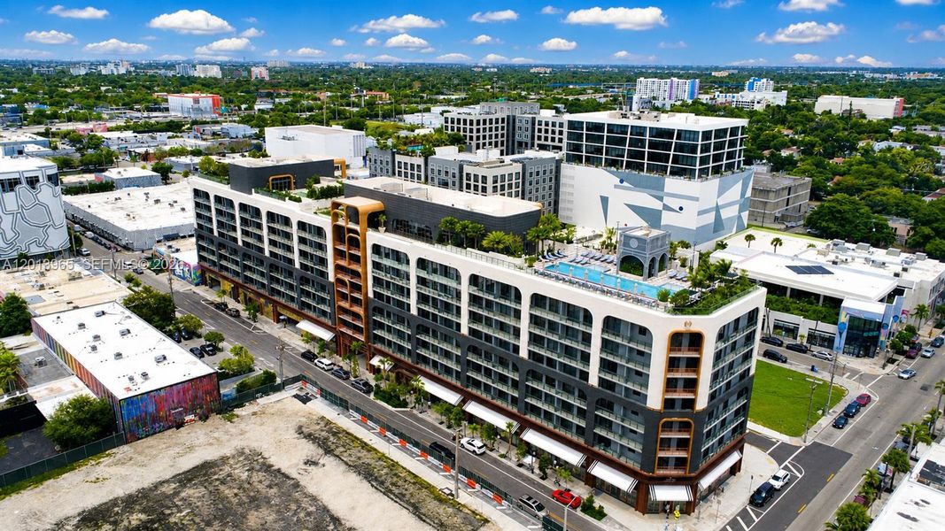 Condo located in Miami, FL showcasing its design and architecture (Image 16).