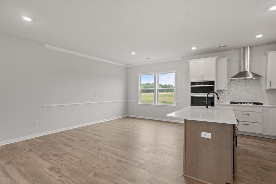 Spacious, unfurnished interior of a new home in , Seneca (Image 17).