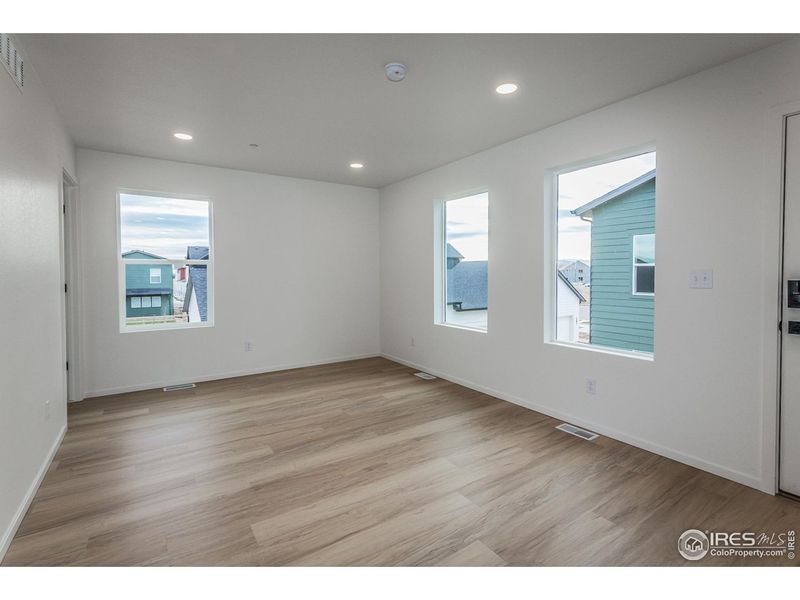 Spacious, unfurnished interior of a new home in , Fort Collins (Image 31).