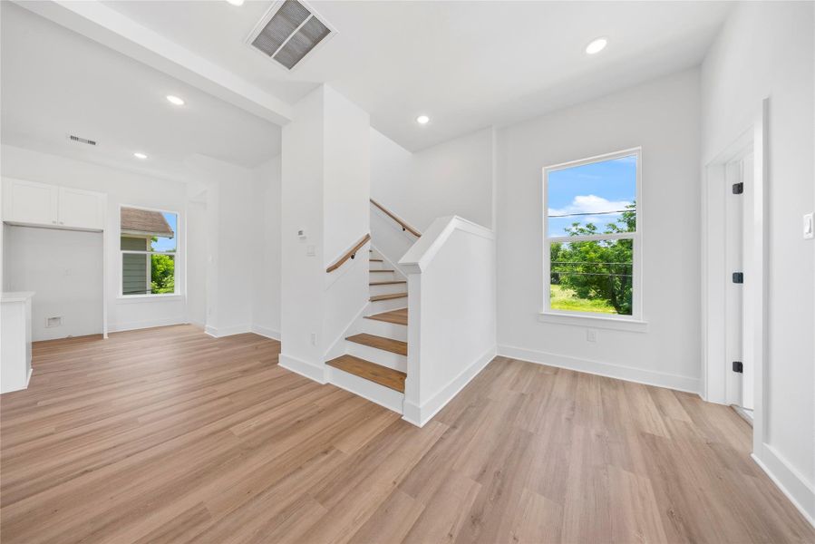 Spacious, unfurnished interior of a new home in , Houston (Image 15).