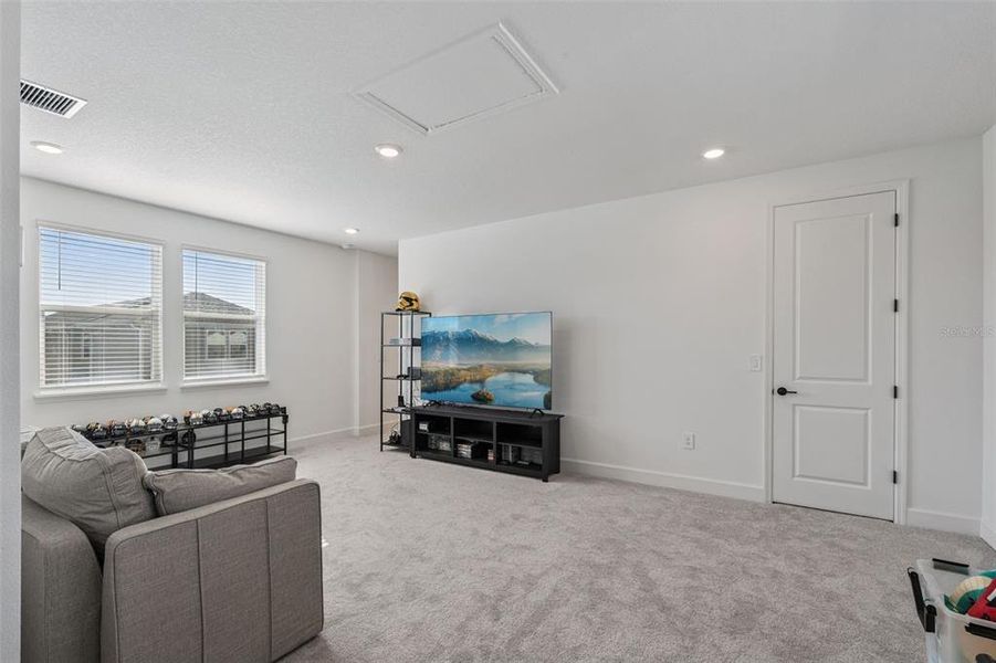 Furnished interior view inside a new home in , Winter Garden (Image 37).