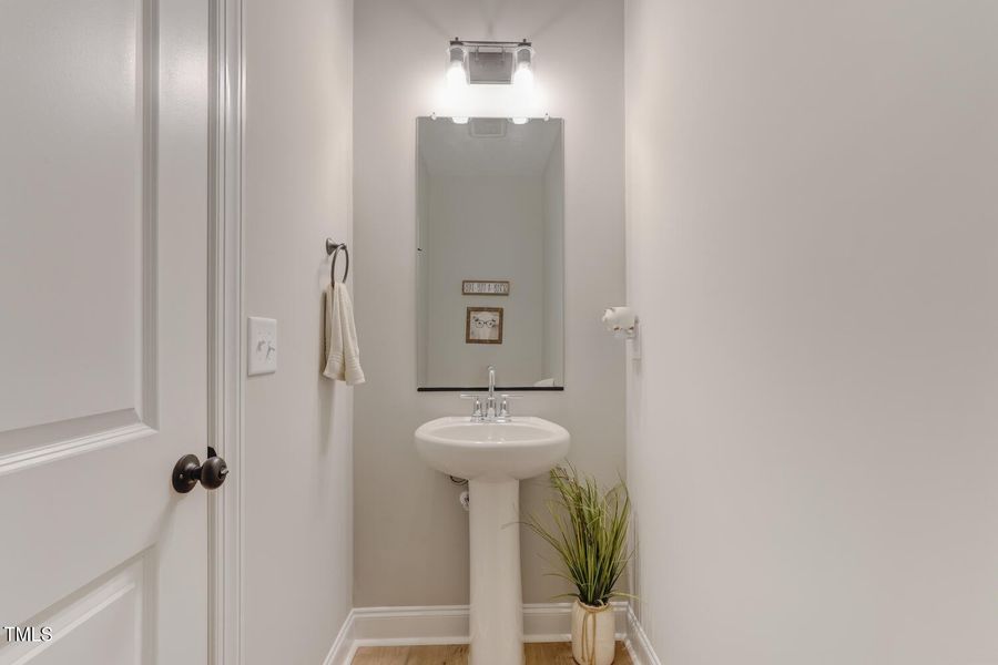 2467 Cherry Grove Rd-large-012-013-Half