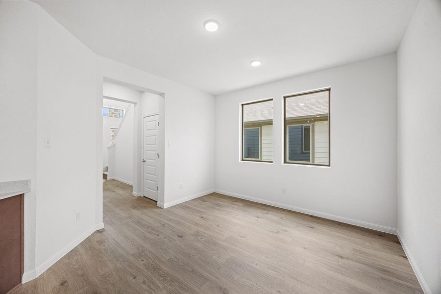 Spacious, unfurnished interior of a new home in Trinity Ranch, Elgin (Image 25).