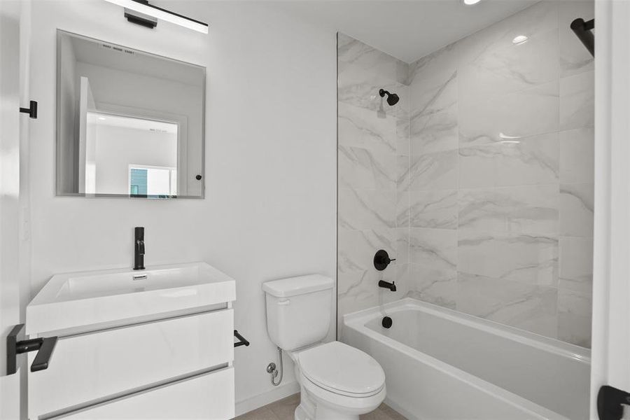 Furnished interior view inside a new home in , Dallas (Image 17).