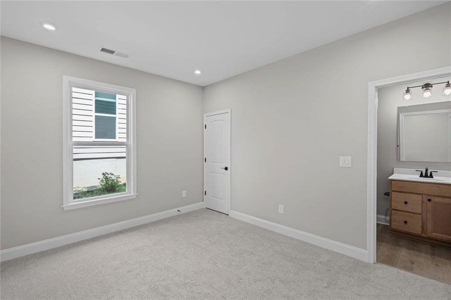 Spacious, unfurnished interior of a new home in Twin Lakes, Hoschton (Image 36).
