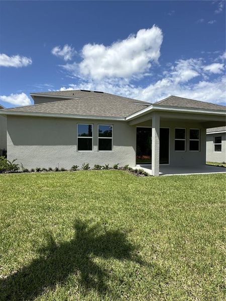 Exterior details and patio area of a home in Archers Mill, Ormond Beach (Image 2).