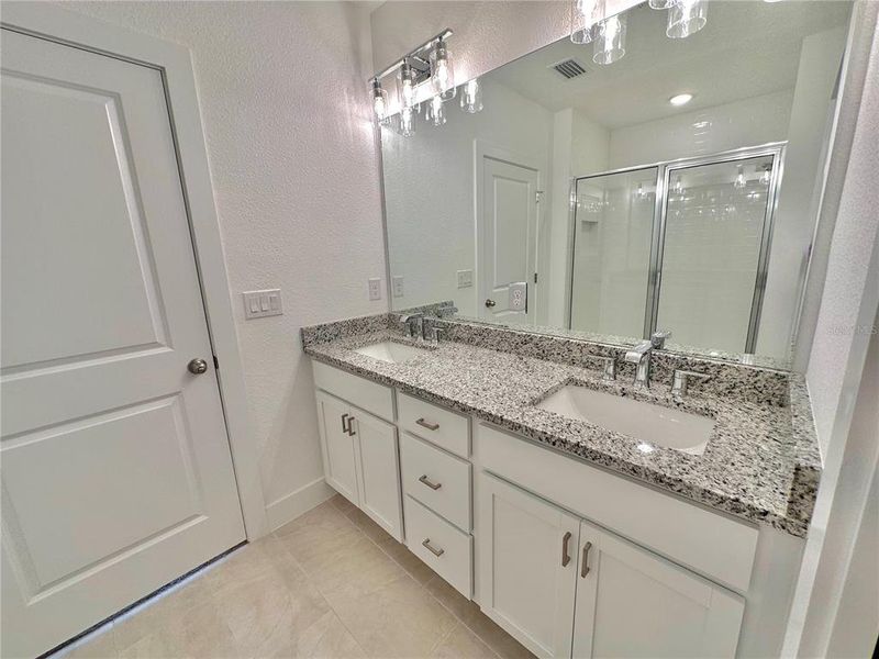 Double sinks, granite countertops