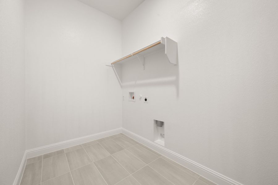 Spacious, unfurnished interior of a new home in Coyote Crossing, Godley (Image 24).