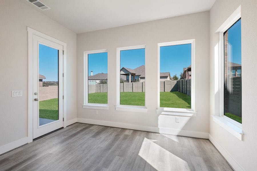 Spacious, unfurnished interior of a new home in The Grove at Vintage Oaks, New Braunfels (Image 32).
