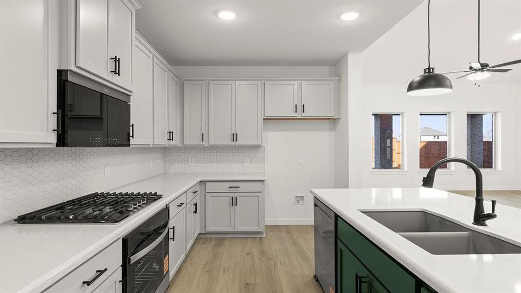 08. 9317 Derry - Kitchen (3)