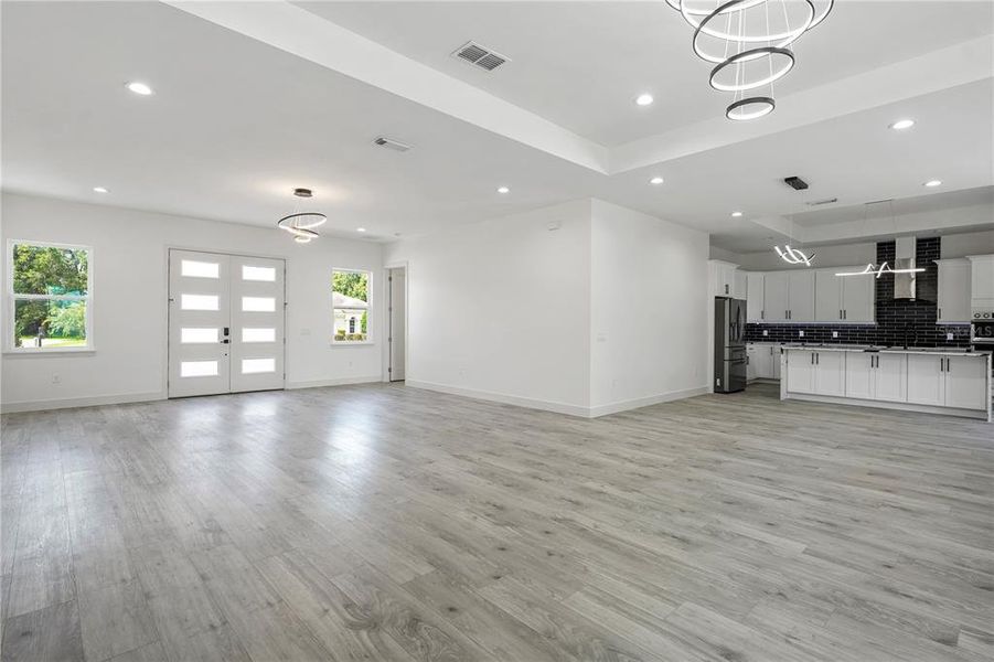 Spacious, unfurnished interior of a new home in , Leesburg (Image 19).