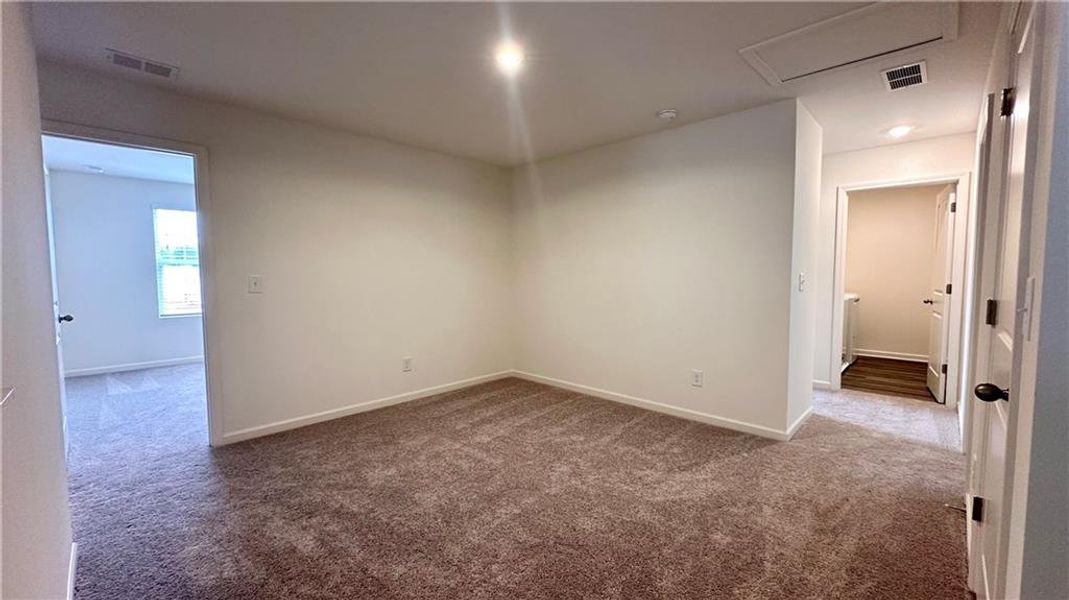 Spacious, unfurnished interior of a new home in Mt. Tabor Ridge, Dallas (Image 16).