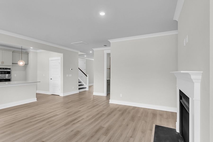 Spacious, unfurnished interior of a new home in Pineland Preserve, Summerville (Image 38).