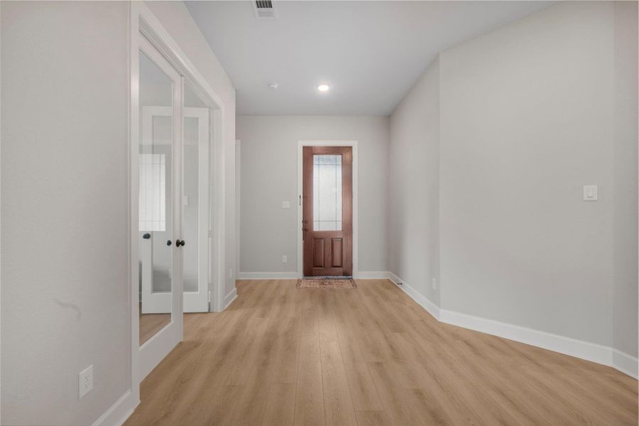 Spacious, unfurnished interior of a new home in , Missouri City (Image 48). Spacious, unfurnished interior of a new home in , Missouri City (Image 48).
