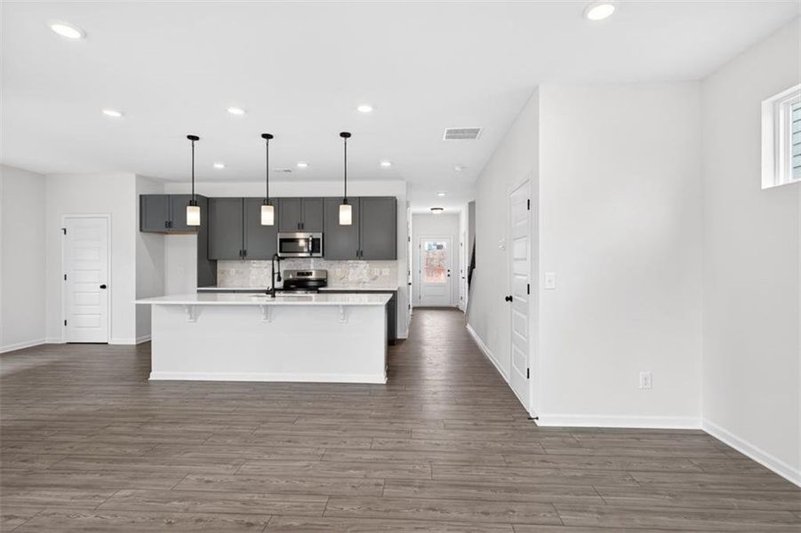 Spacious, unfurnished interior of a new home in Sanders Park, Austell (Image 21).