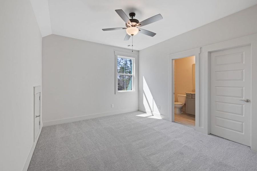 Spacious, unfurnished interior of a new home in Arden on Lanier, Cumming (Image 20).
