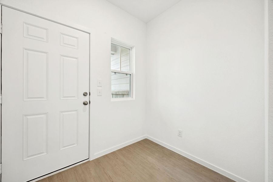 Spacious, unfurnished interior of a new home in Montgomery Bend, Montgomery (Image 16).