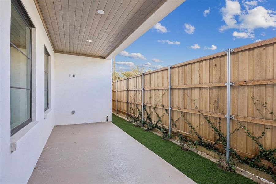 Exterior details and patio area of a home in , Dallas (Image 2).