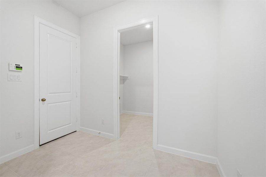 Spacious, unfurnished interior of a new home in Solterra, Mesquite (Image 21).