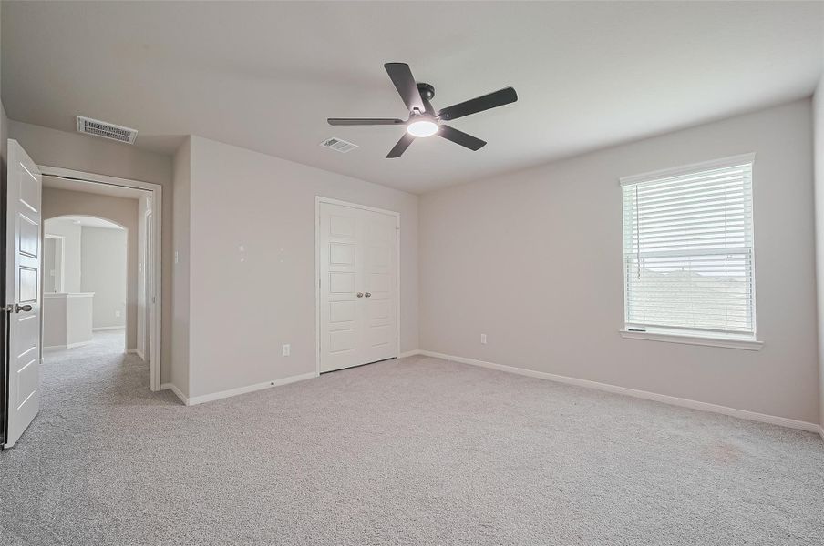 Spacious, unfurnished interior of a new home in Sunterra, Katy (Image 33).