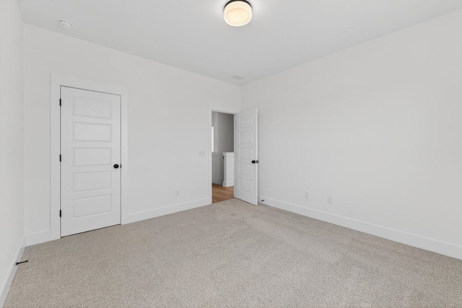 Spacious, unfurnished interior of a new home in , Summerville (Image 22).