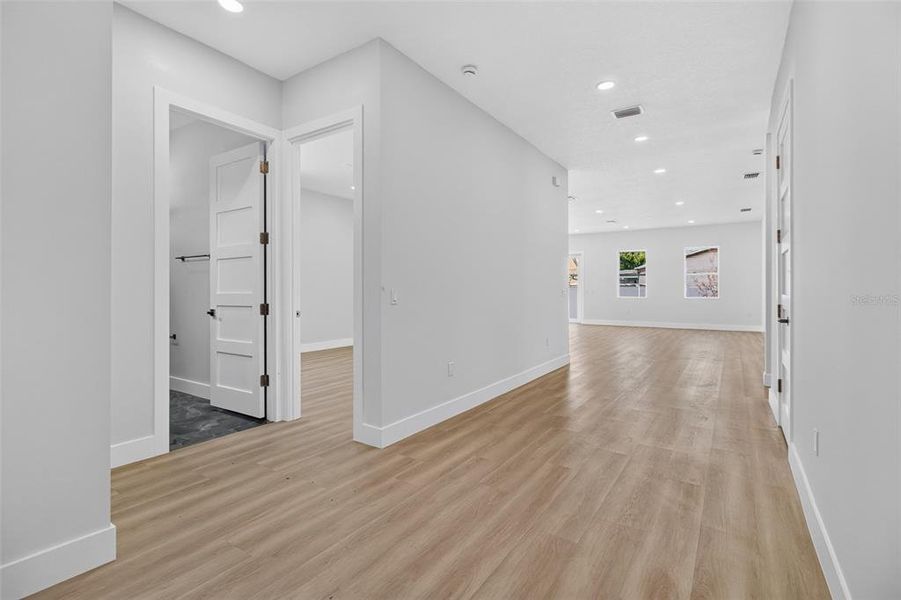 Spacious, unfurnished interior of a new home in , Pinellas Park (Image 25).