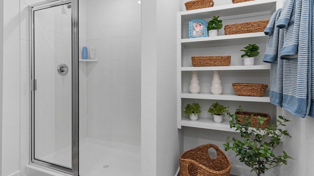 Representative interior finishes for a home built from the Harris by D.R. Horton in Watermark, Alvin (Image 17).