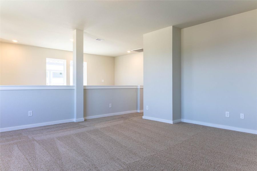 Spacious, unfurnished interior of a new home in La Segarra 40', Brookshire (Image 23).