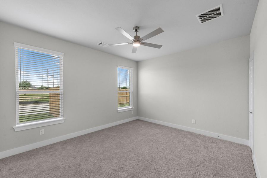 Spacious, unfurnished interior of a new home in Morton Creek Ranch, Katy (Image 27).