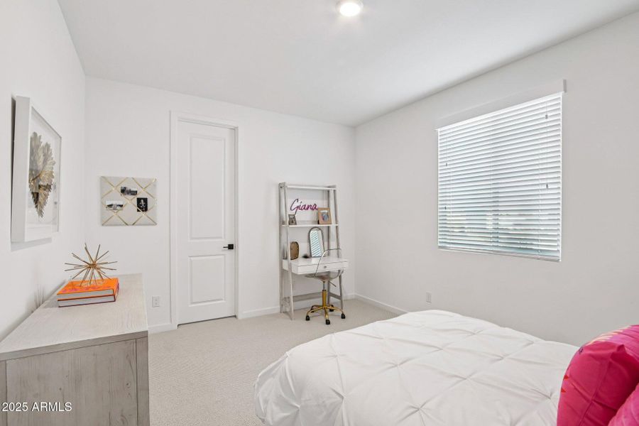 52-web-or-mls-E Waller Ln-S1012-1-006