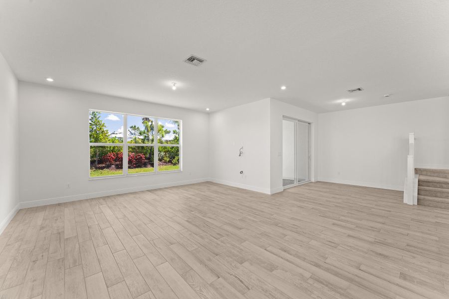 Spacious, unfurnished interior of a new home in Avila, Jensen Beach (Image 9).
