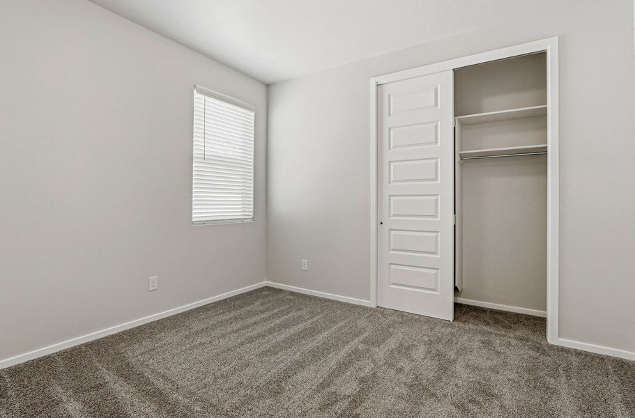 Spacious, unfurnished interior of a new home in Hillside Park, El Paso (Image 22).