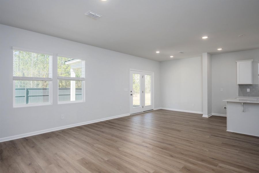 Spacious, unfurnished interior of a new home in Bradford Pointe, Summerville (Image 11).
